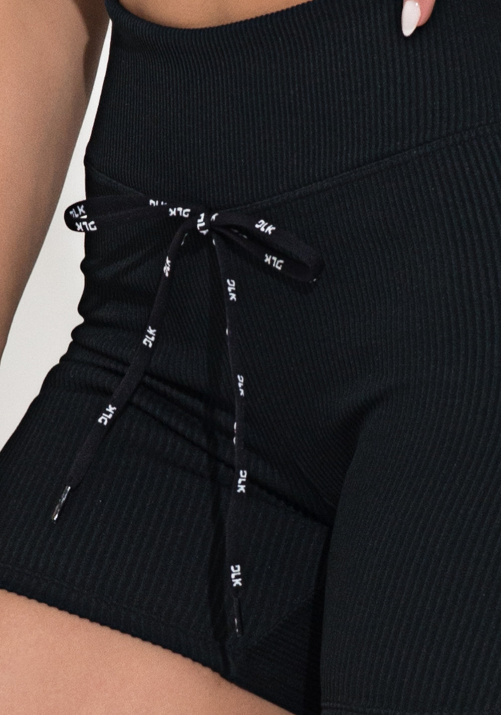 Short Fitness Feminino Preto Canelado Com Cadarço Action Dlk
