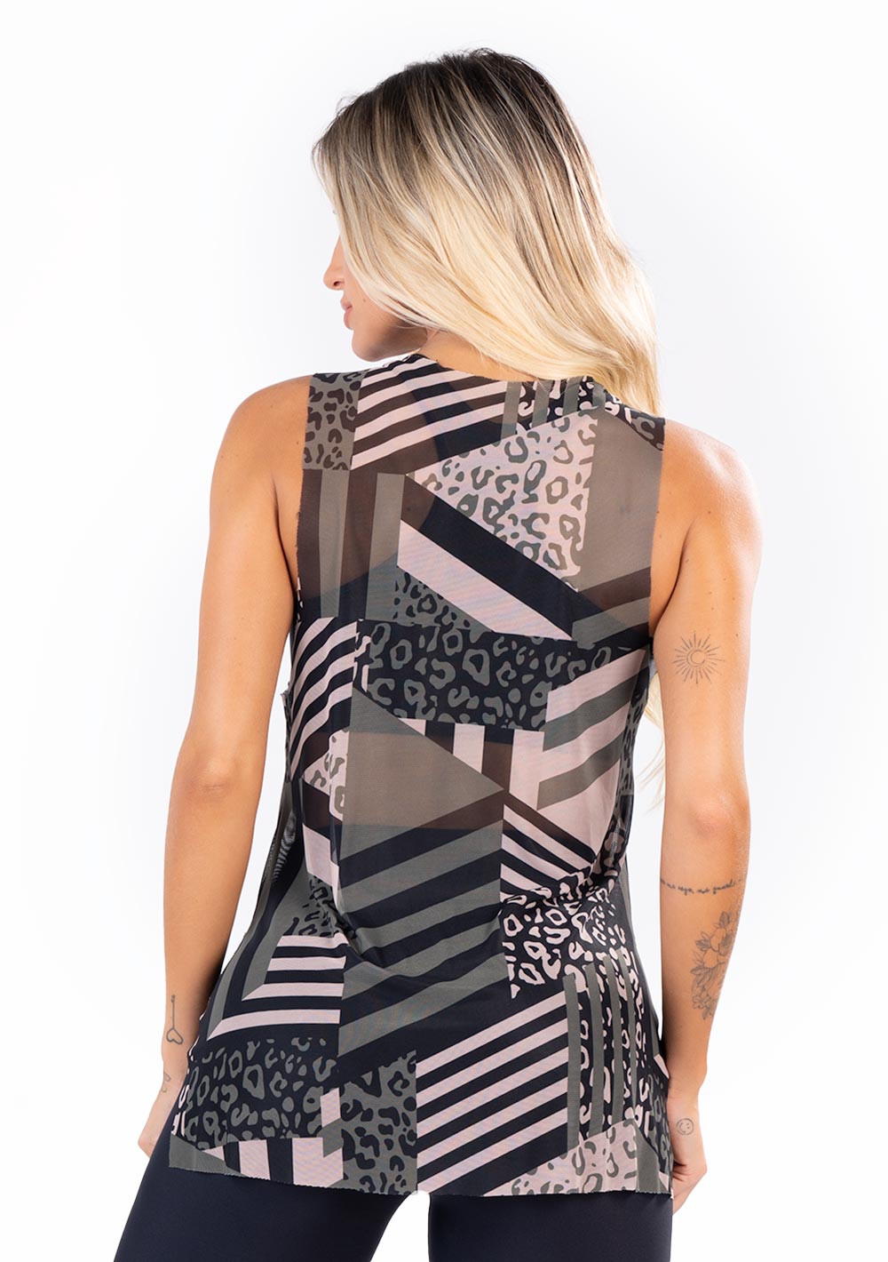 Camiseta Feminina Em Tule New Printed Estampada Com Abertura Lateral Skin Verde Dlk