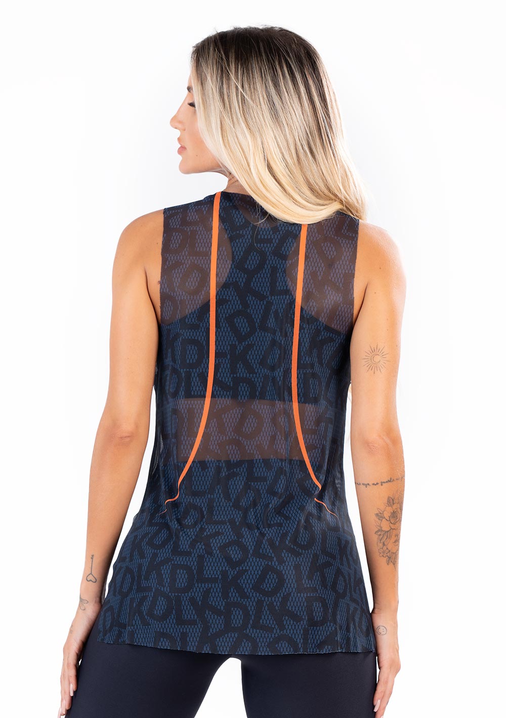 Camiseta Feminina Em Tule New Printed Estampada Com Abertura Lateral Soup Dlk