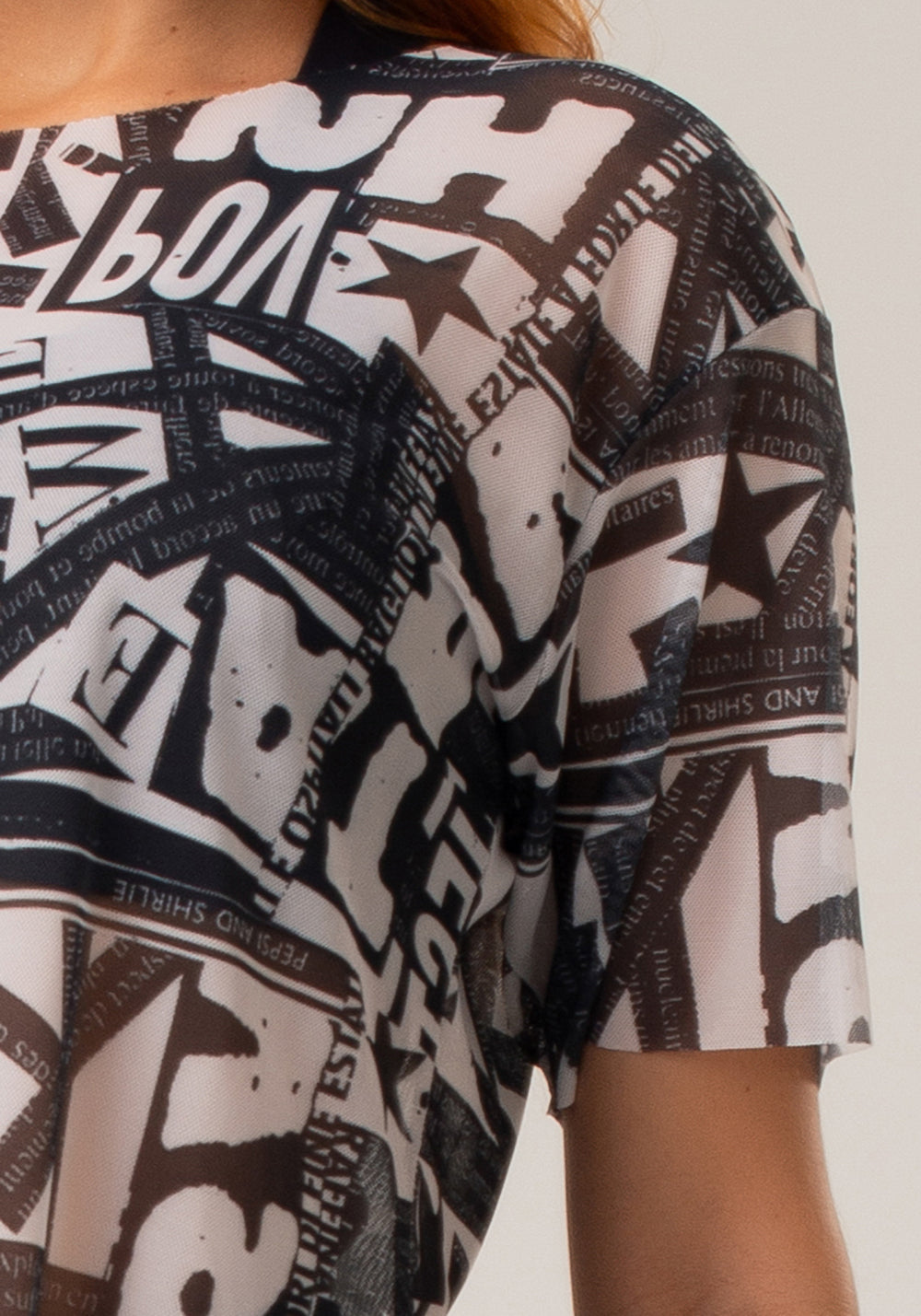 Blusa Feminina Em Tule New Printed Estampada Jornal Dlk