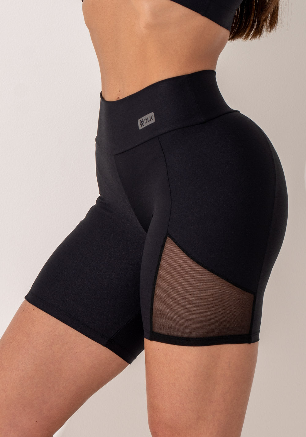 Bermuda Fitness Feminina Preto Com Recorte Em Tule Intense Dlk