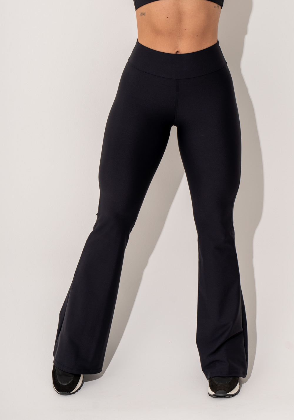 Calça Flare Fitness Feminina Preto Intense Dlk