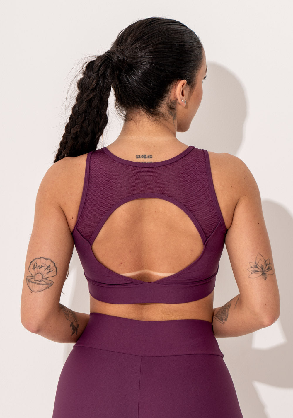 Top Fitness Feminino Malbec Com Recortes Em Tela E Detalhe Vazado Intense Dlk