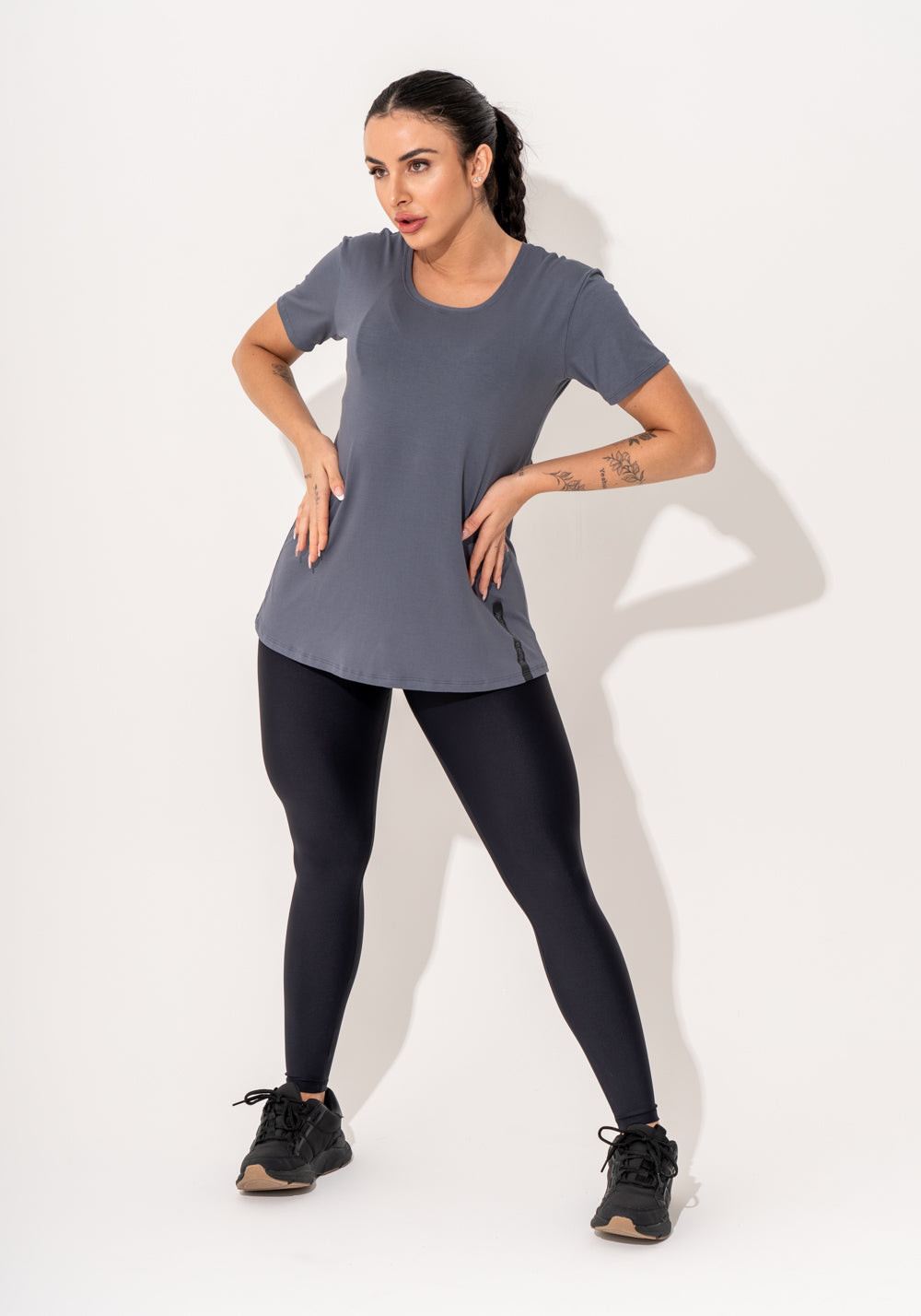 Blusa Fitness Feminina Cinza Chumbo Viscolycra Com Silk Intense Dlk