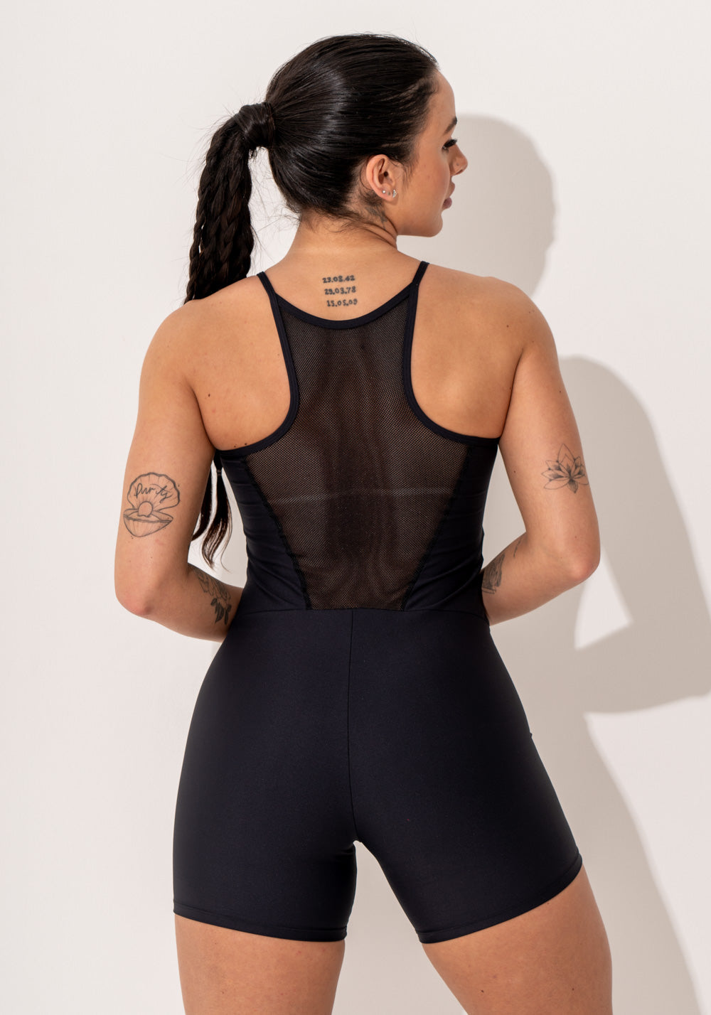 Macacão Curto Fitness Feminino Preto Com Detalhe Em Tela Intense Dlk