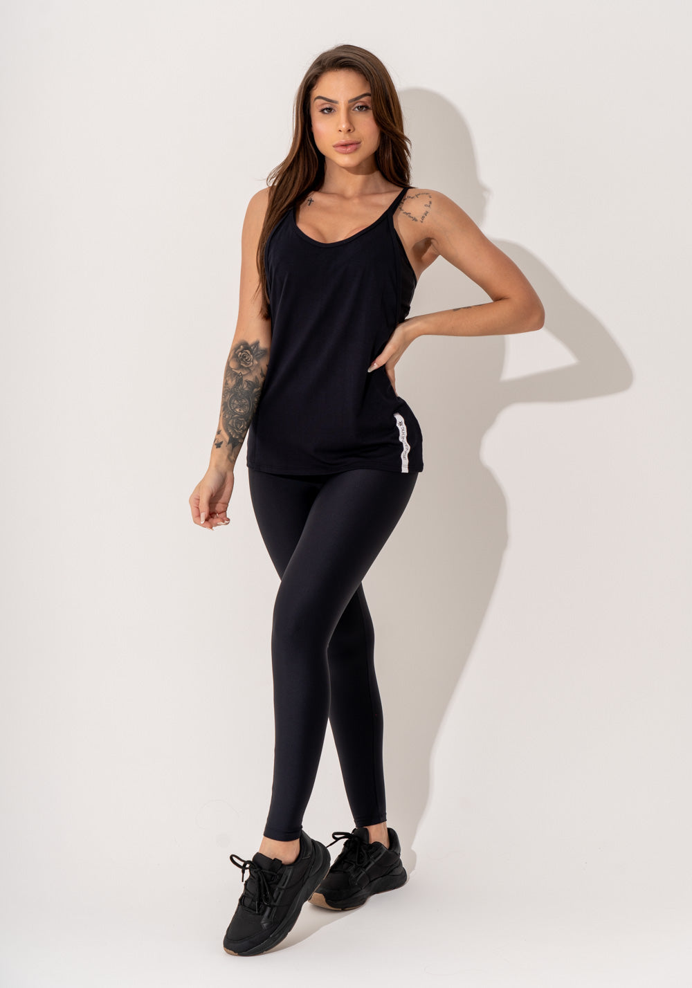 Camiseta Fitness Feminina Viscolycra Preto Maxxi Cava Com Silk Intense Dlk