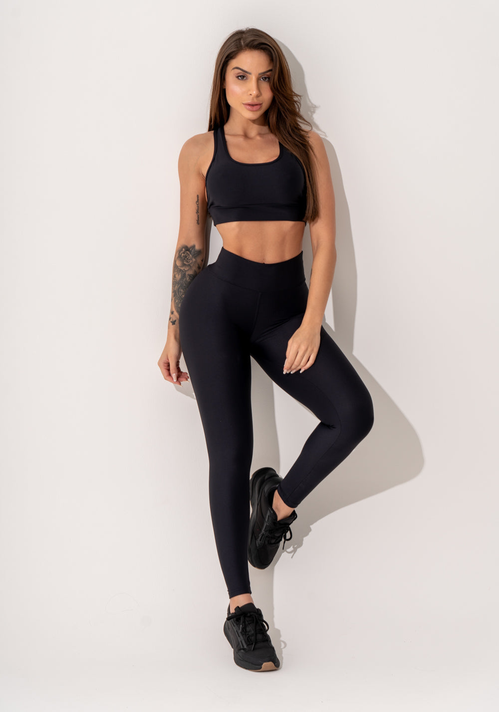 Top Fitness Feminino Preto Com Alças Cruzadas Nas Costas Intense Dlk