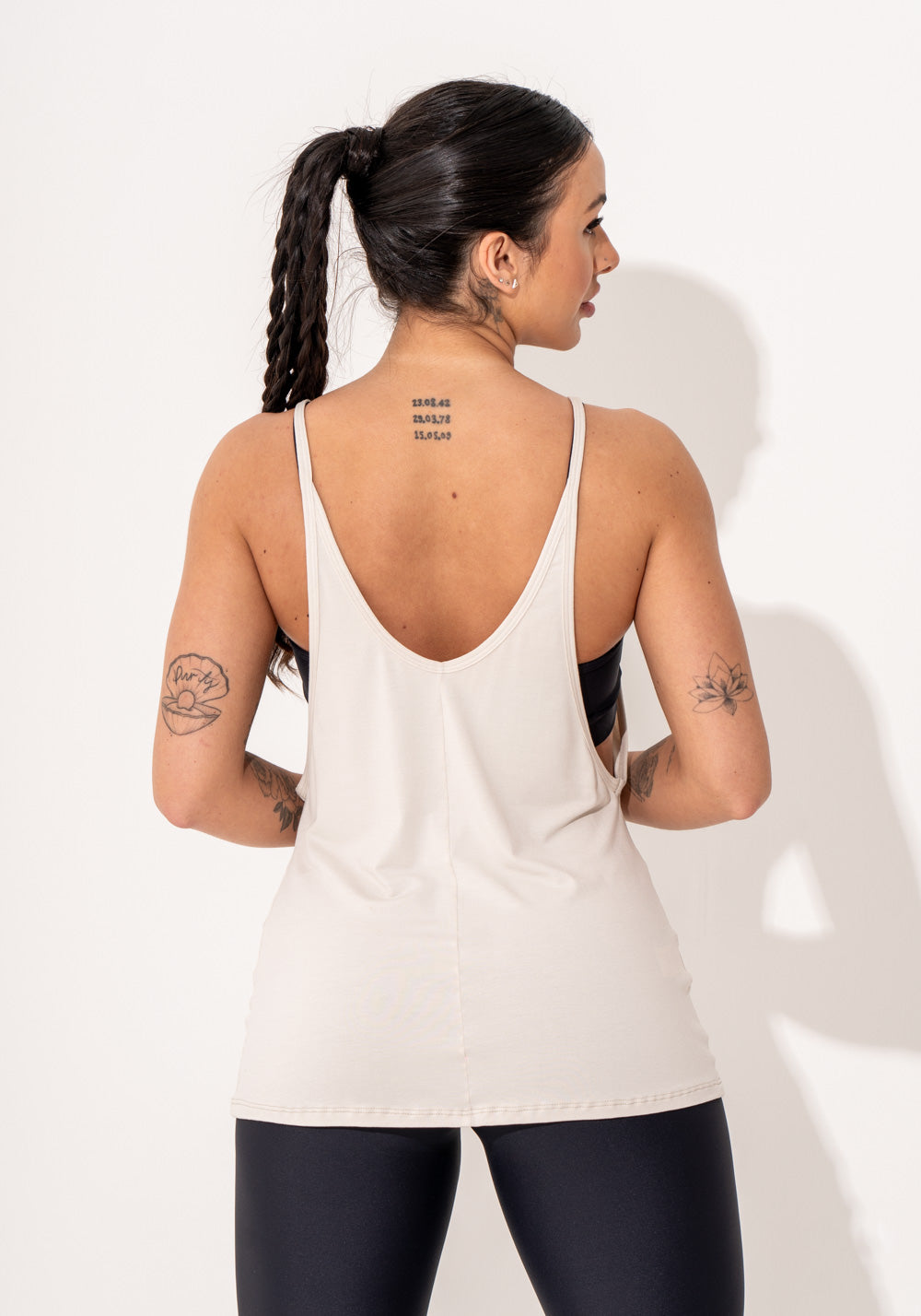 Camiseta Fitness Feminina Viscolycra Off White Maxxi Cava com Silk Abstract Water Drop Intense Dlk
