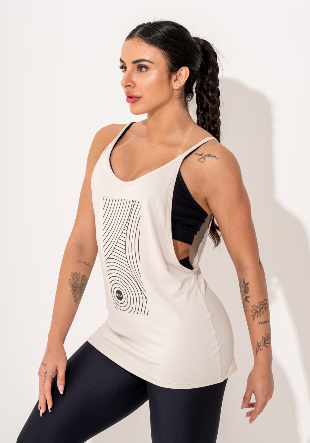 Camiseta Fitness Feminina Viscolycra Off White Maxxi Cava com Silk Abstract Water Drop Intense Dlk