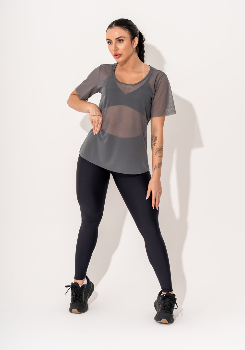 Blusa Fitness Feminina Manga Curta Tule Cinza Intense Dlk