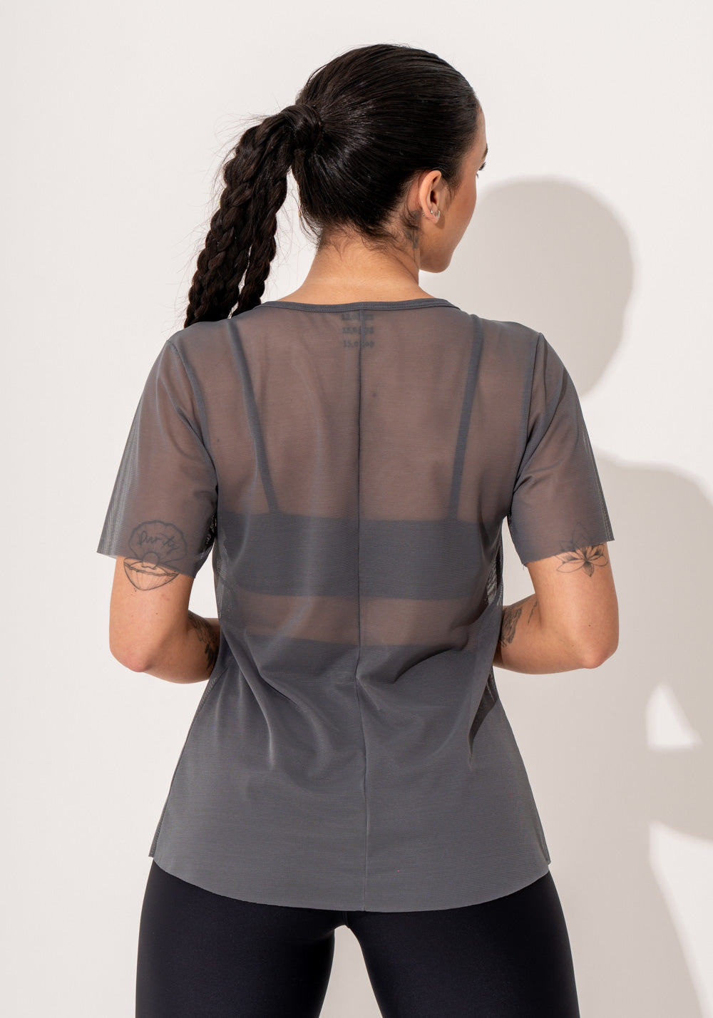 Blusa Fitness Feminina Manga Curta Tule Cinza Intense Dlk