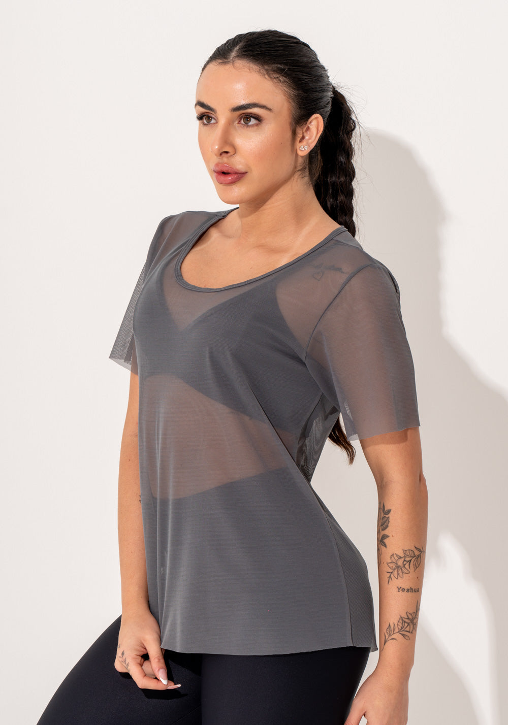 Blusa Fitness Feminina Manga Curta Tule Cinza Intense Dlk