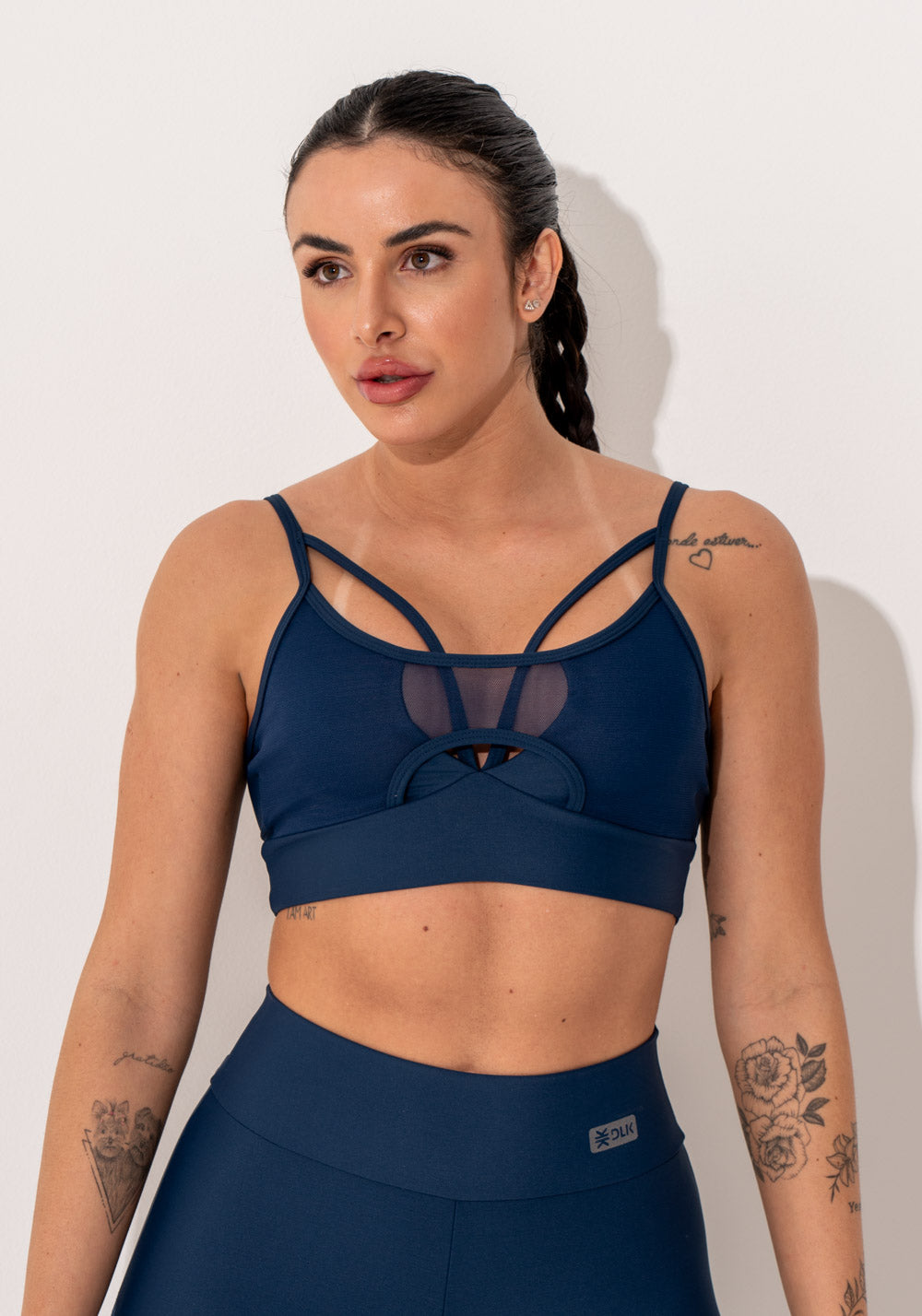 Top Fitness Feminino Marinho Com Tiras Frontais E Detalhe Em Tule Intense Dlk
