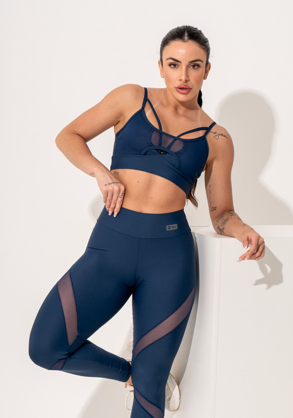Top Fitness Feminino Marinho Com Tiras Frontais E Detalhe Em Tule Intense Dlk