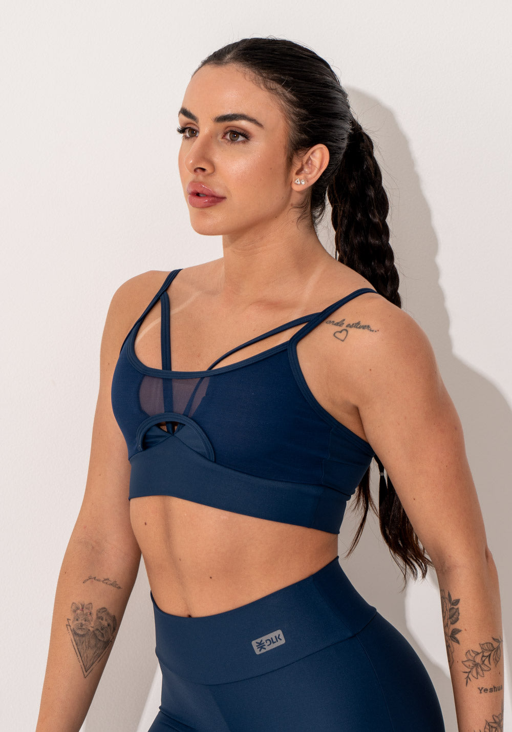 Top Fitness Feminino Marinho Com Tiras Frontais E Detalhe Em Tule Intense Dlk