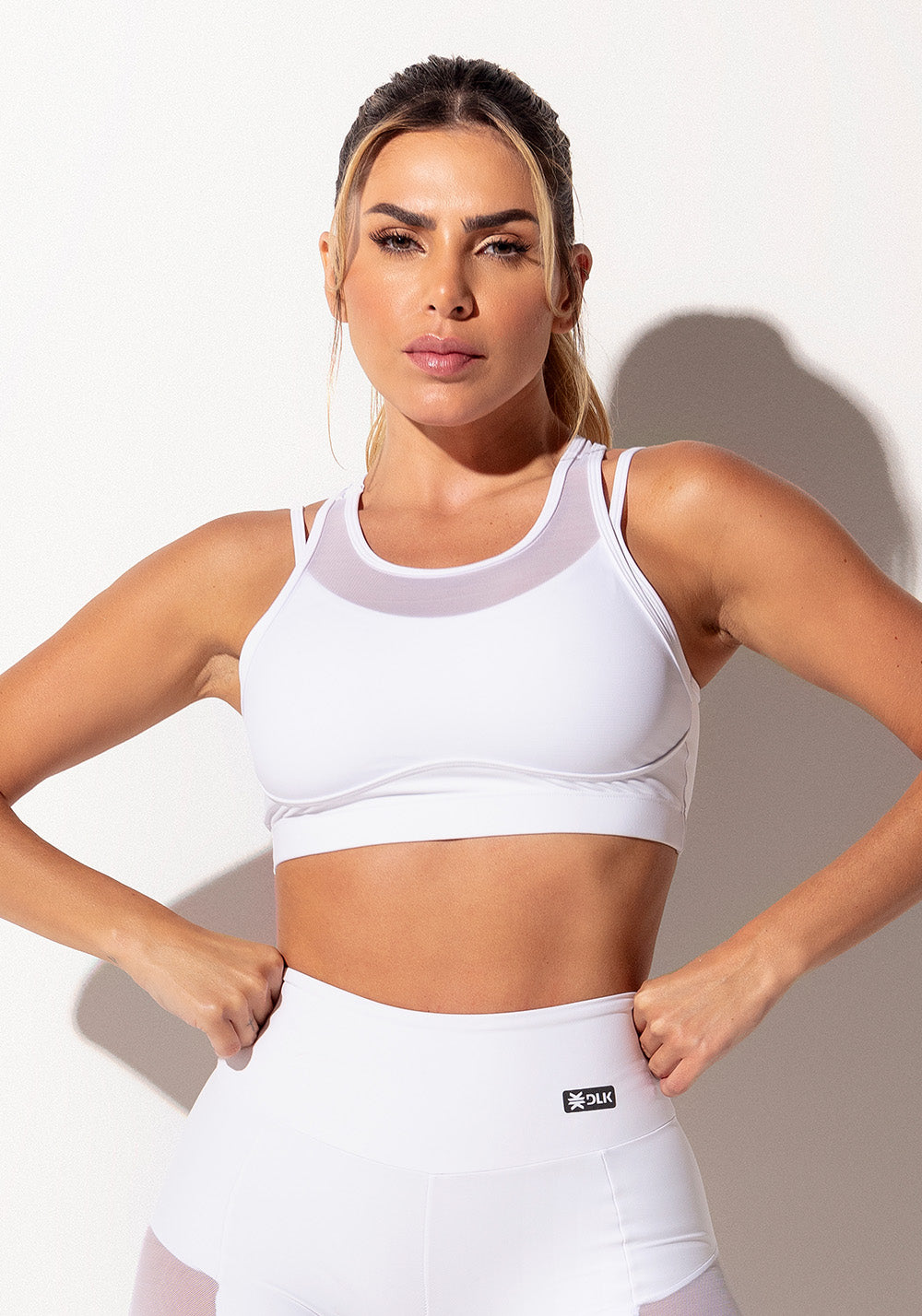 Top Fitness Feminino Branco Com Tule Sobreposto Intense Dlk