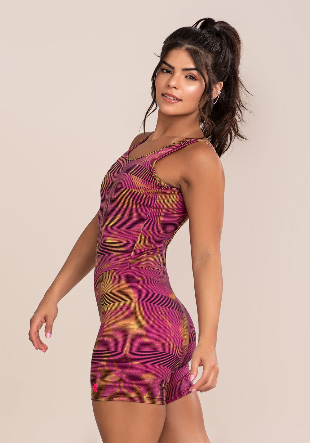 Macacão Curto Fitness Feminino Euphoria Com Elástico Cruzado Estampa Smoke Lines Dlk