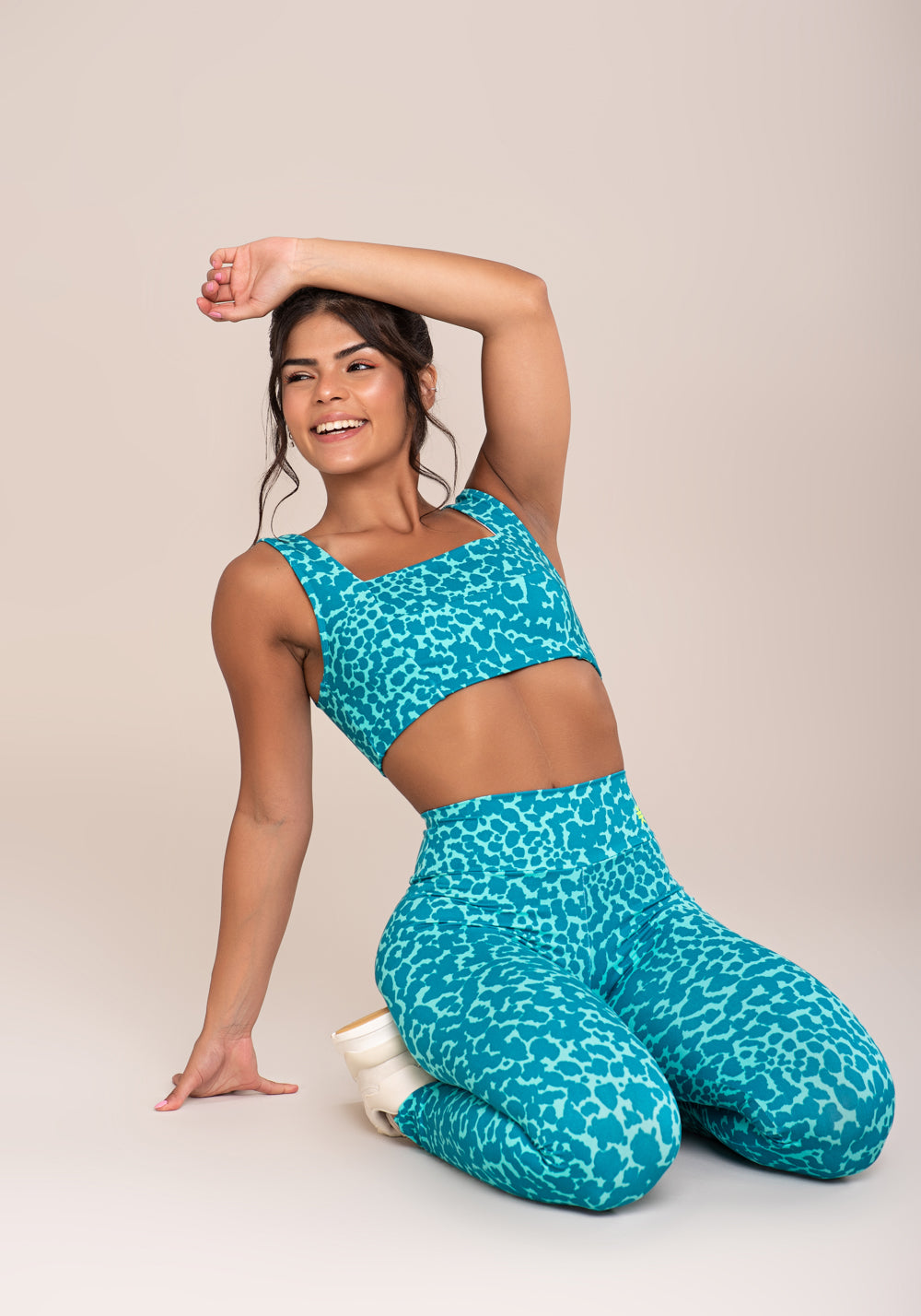Top Fitness Feminino Euphoria Com Decote Reto Estampa Spot Blue Dlk