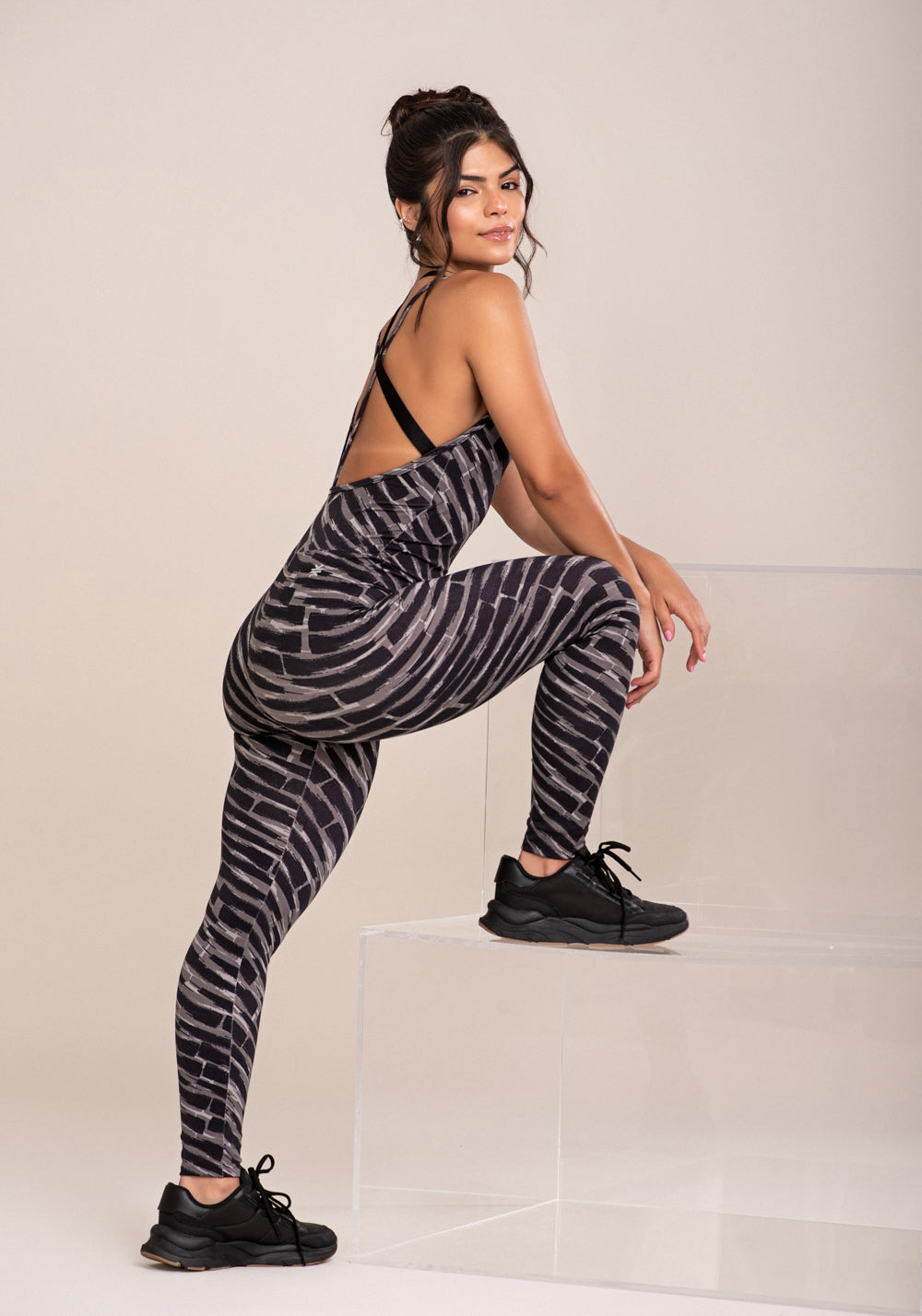 Macacão Fitness Feminino Euphoria Com Alça De Elástico Estampa Brush Black Dlk