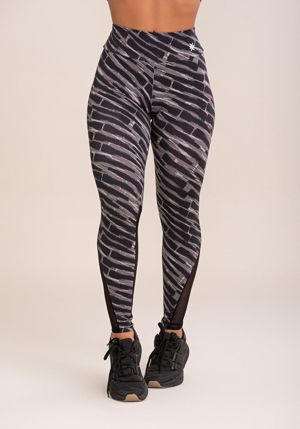 Legging Fitness Feminina Euphoria Com Recortes Em Tule Estampa Brush Black Dlk