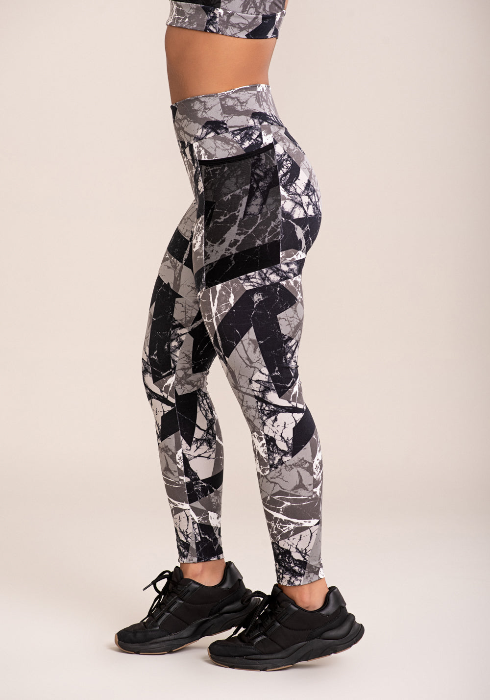 Legging Fitness Feminina Euphoria Com Bolso De Tule Estampa Abstract Marble Dlk