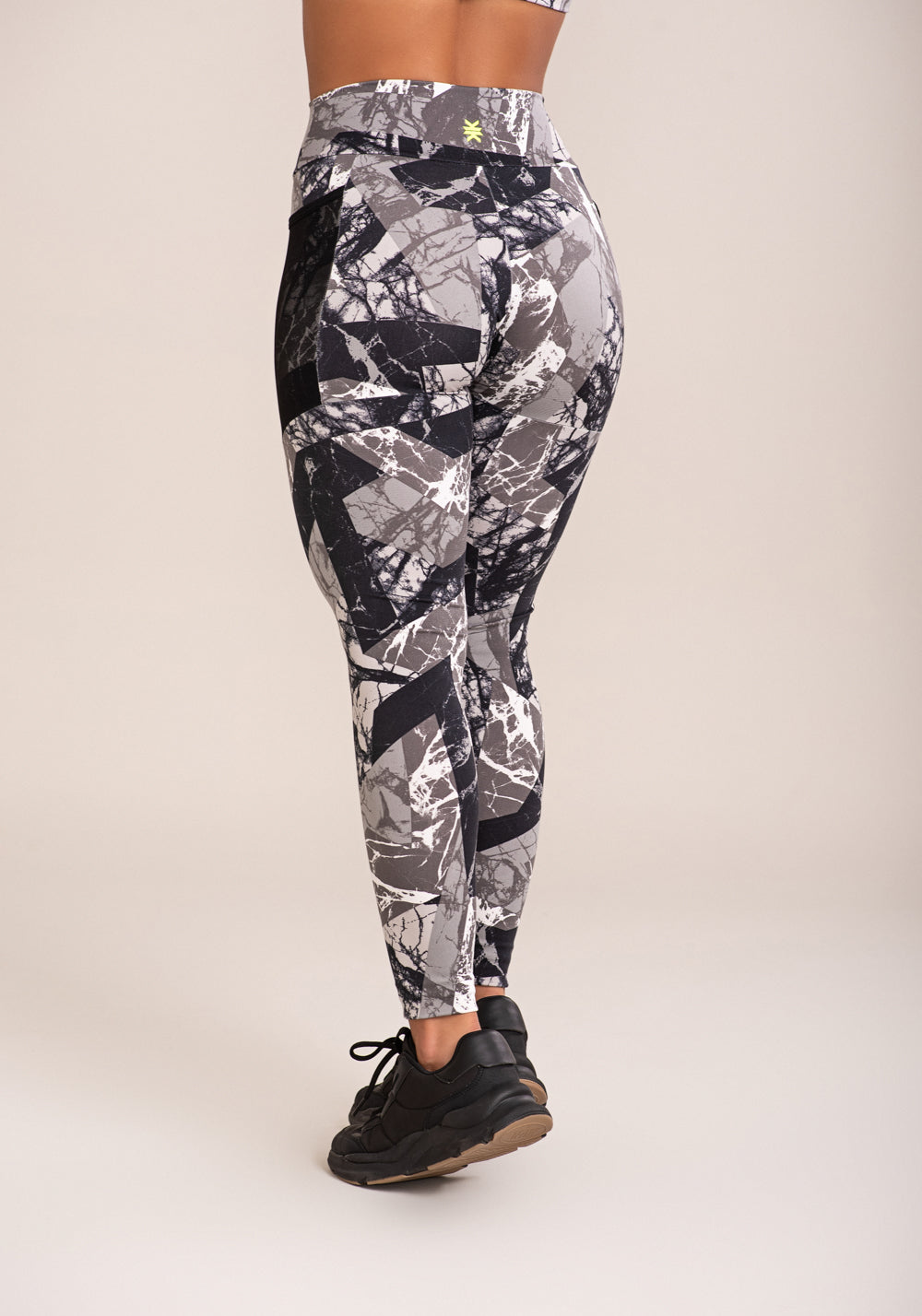 Legging Fitness Feminina Euphoria Com Bolso De Tule Estampa Abstract Marble Dlk