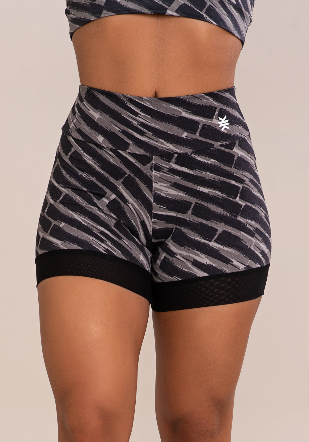 Short Fitness Feminino Euphoria Com Barra Dobrada Em Tule Estampa Brush Black Dlk