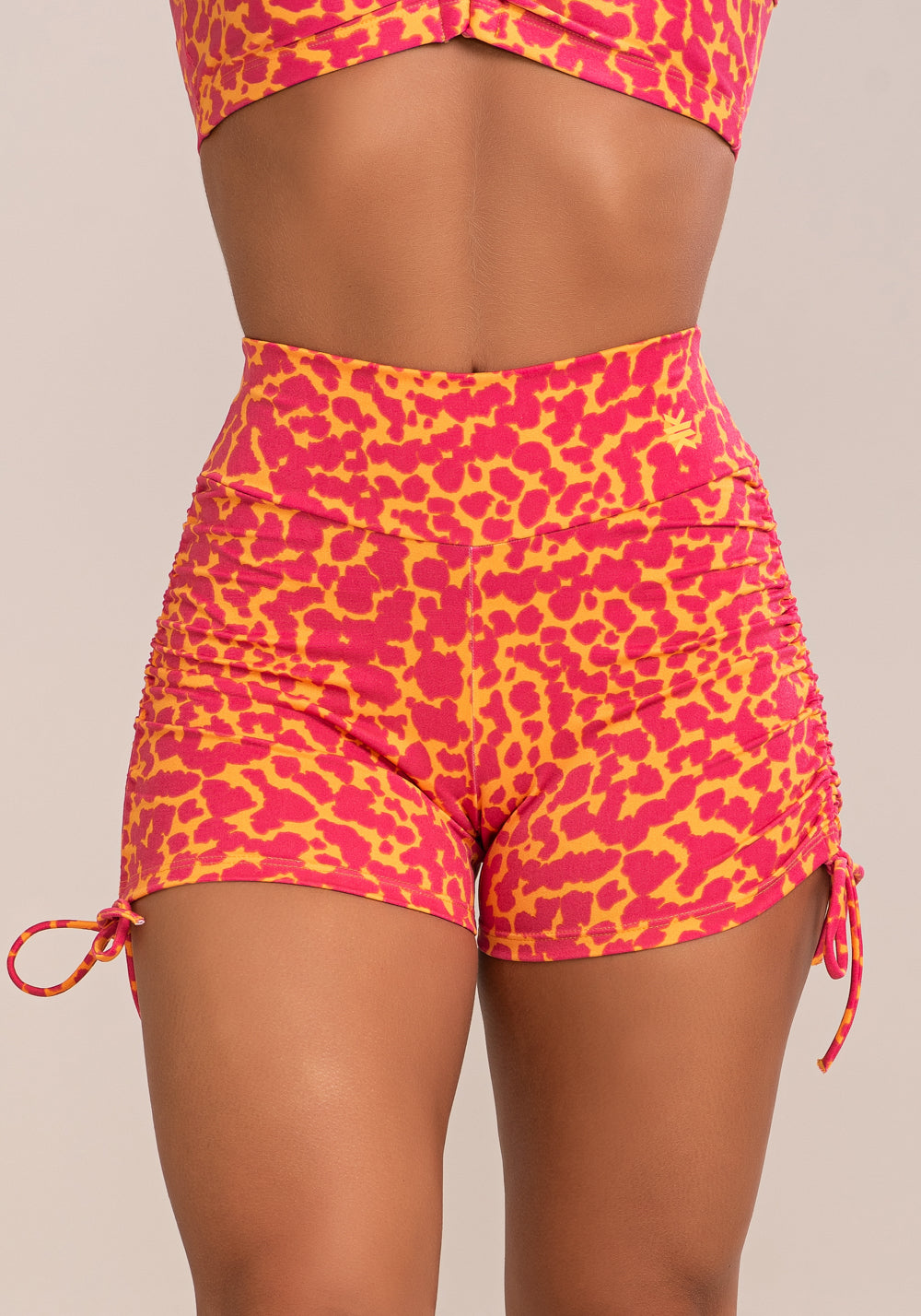 Short Fitness Feminino Euphoria Com Franzido E Amarração Estampa Spot Orange Dlk