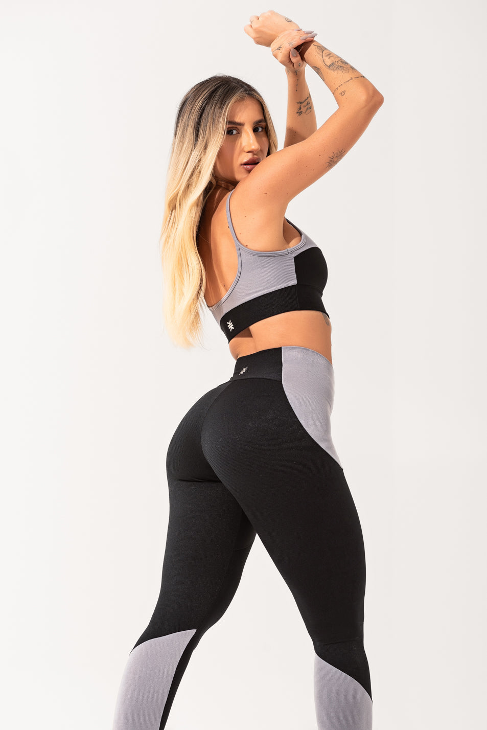 Legging Fitness Feminina Preto E Cinza Com Recortes Canelado Elegance Dlk