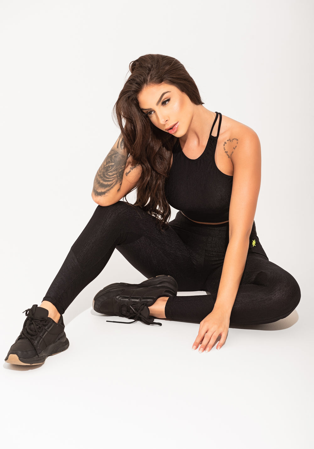 Legging Fitness Feminina Preto Texturizada Com Recortes Elegance Dlk