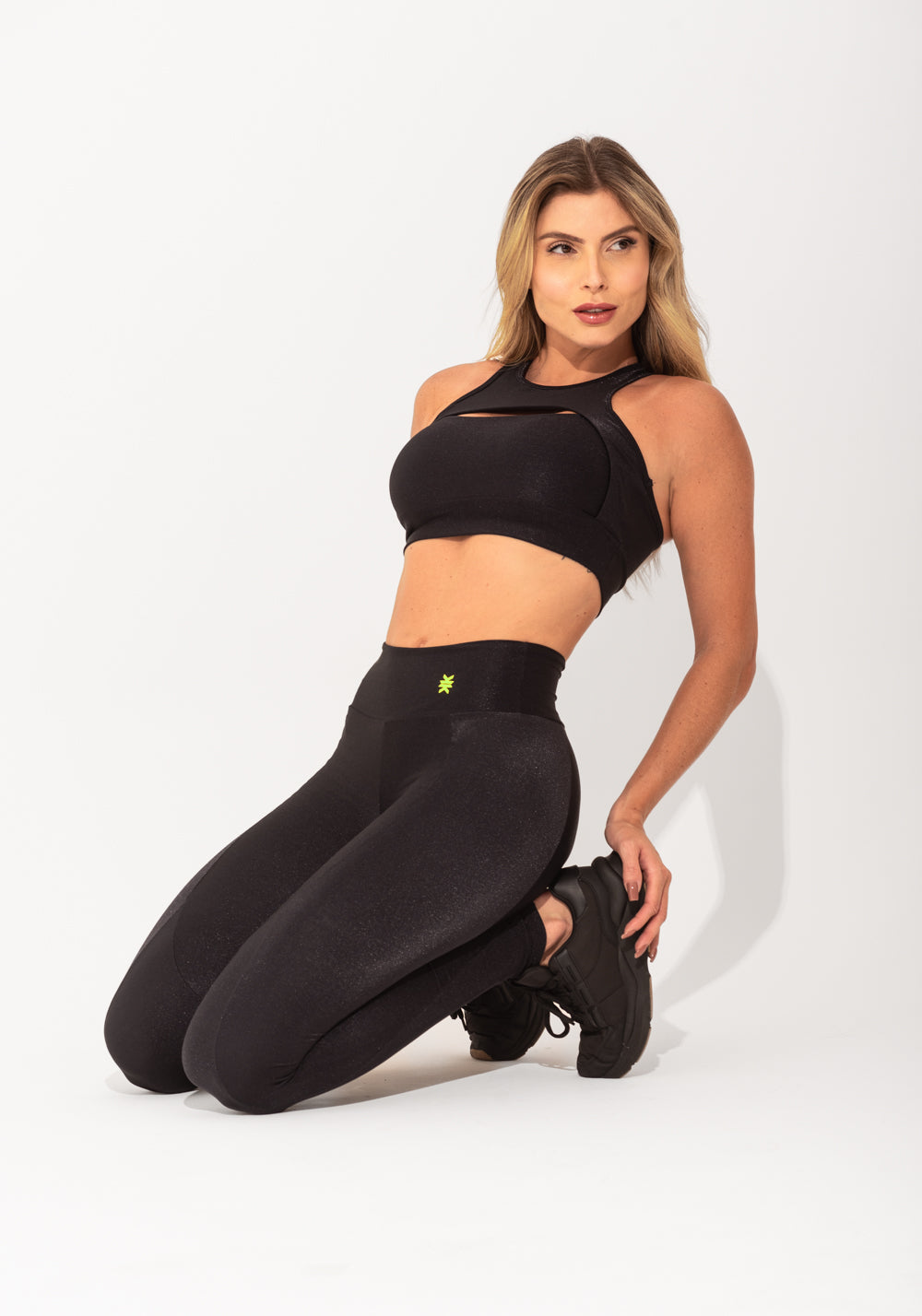 Legging Fitness Feminina Preta Canelada Com Recortes Elegance Dlk