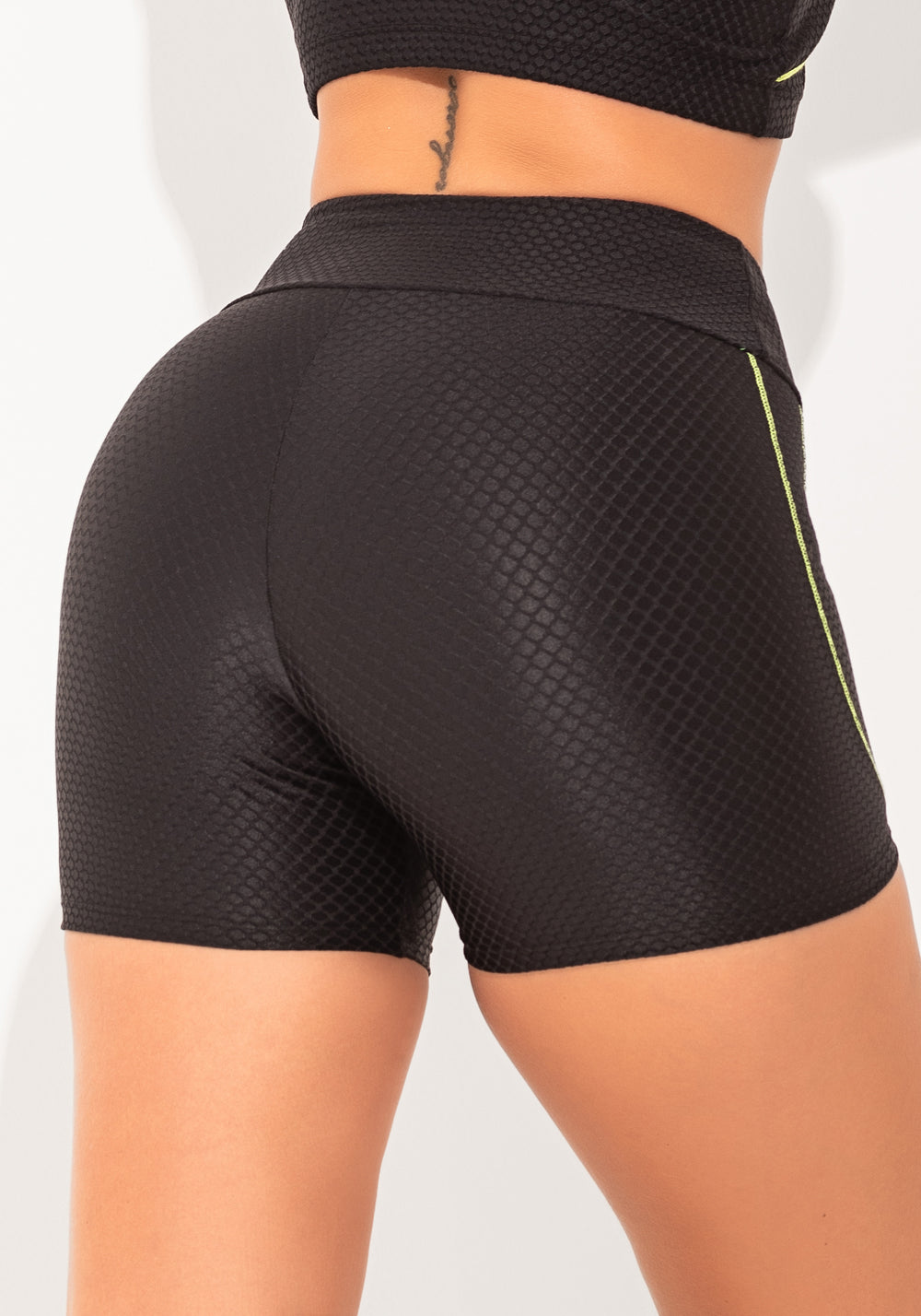 Short Fitness Feminino Preto Texturizado Com Pesponto Elegance Dlk