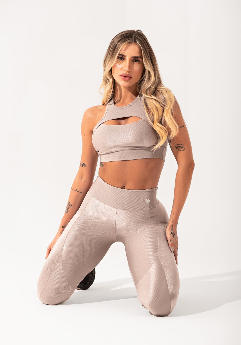 Top Fitness Feminino Nude Canelado Cut-out Elegance Dlk