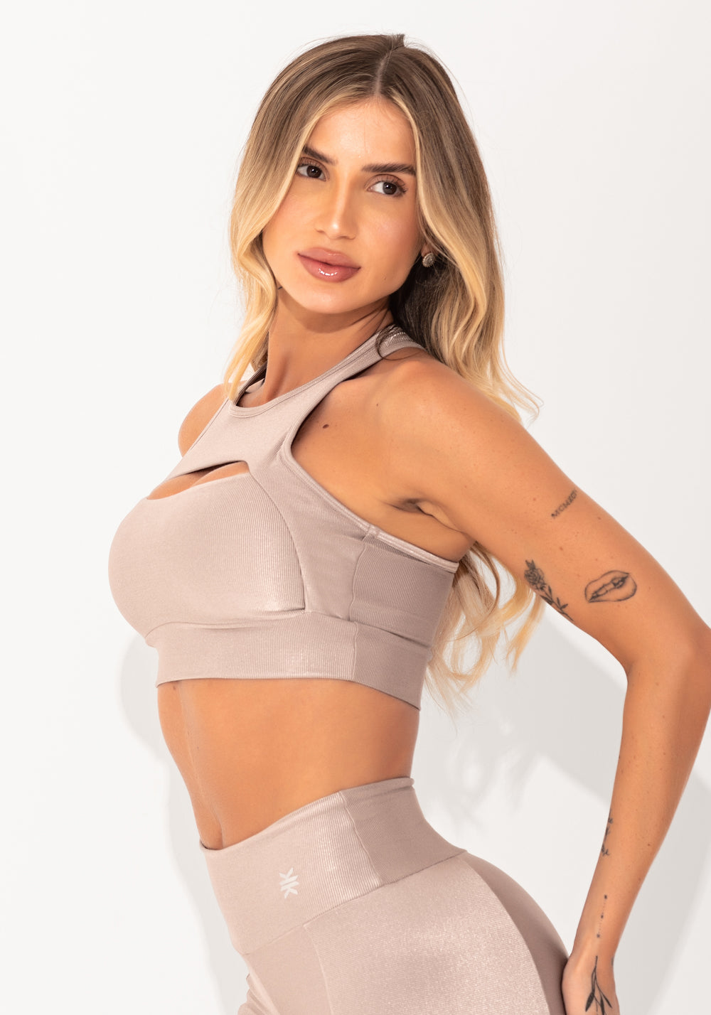 Top Fitness Feminino Nude Canelado Cut-out Elegance Dlk