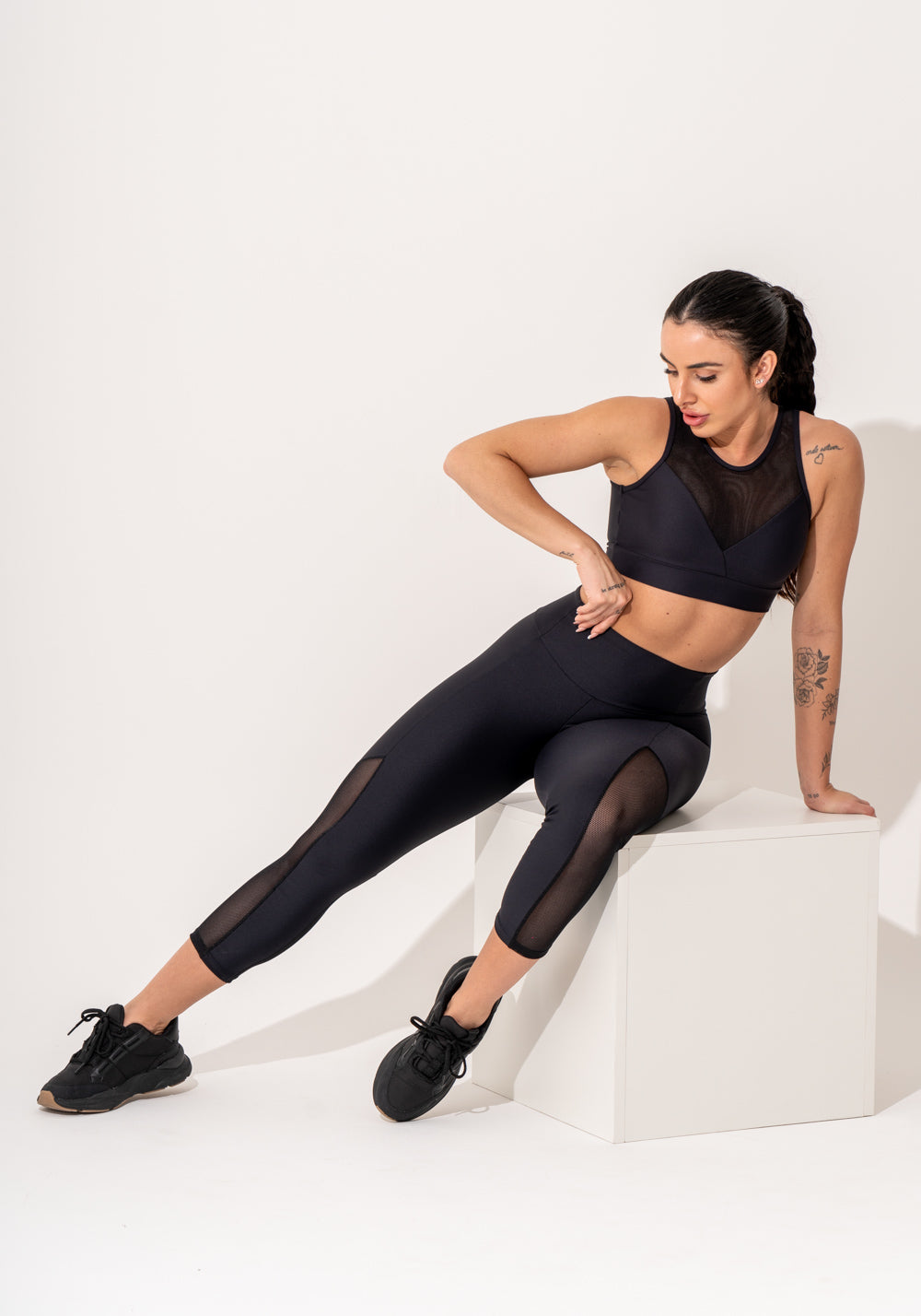 Corsário Fitness Feminino Preto Com Recortes Em Tela Intense Dlk