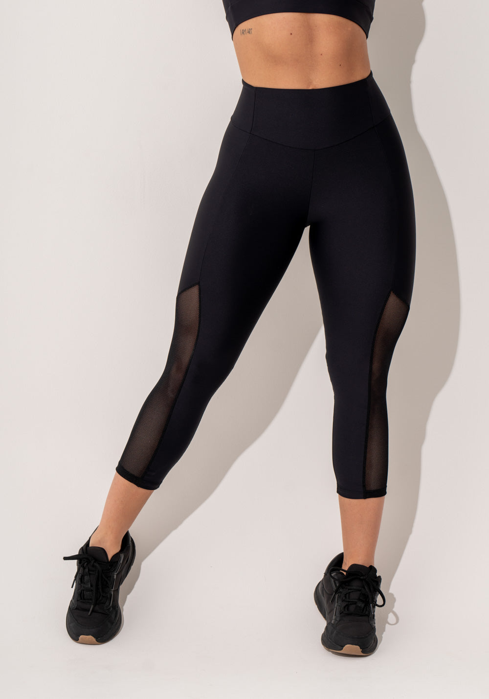 Corsário Fitness Feminino Preto Com Recortes Em Tela Intense Dlk