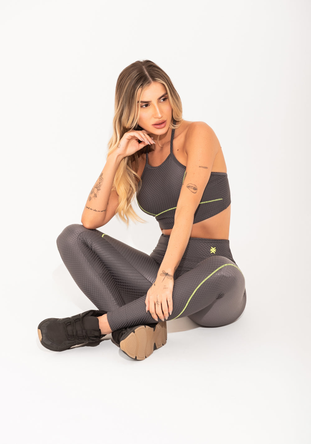 Legging Fitness Feminina Cinza Texturizada Com Pesponto Elegance Dlk
