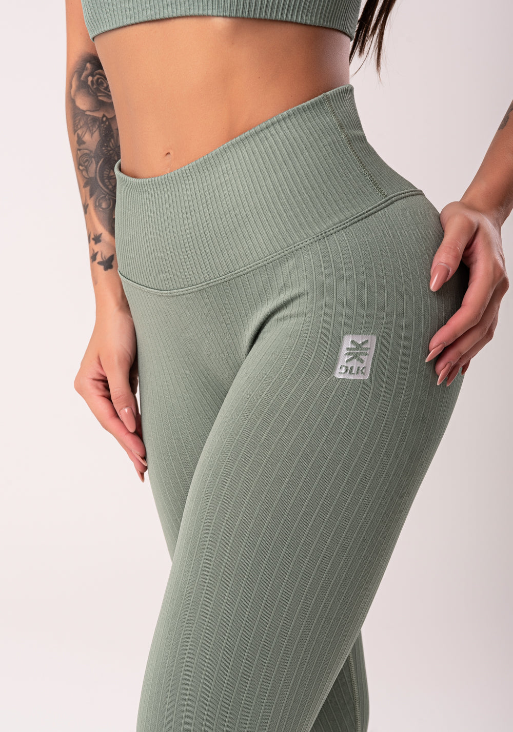 Legging Fitness Feminina Verde Com Cós Alto E Detalhe Em V Seamless Dlk