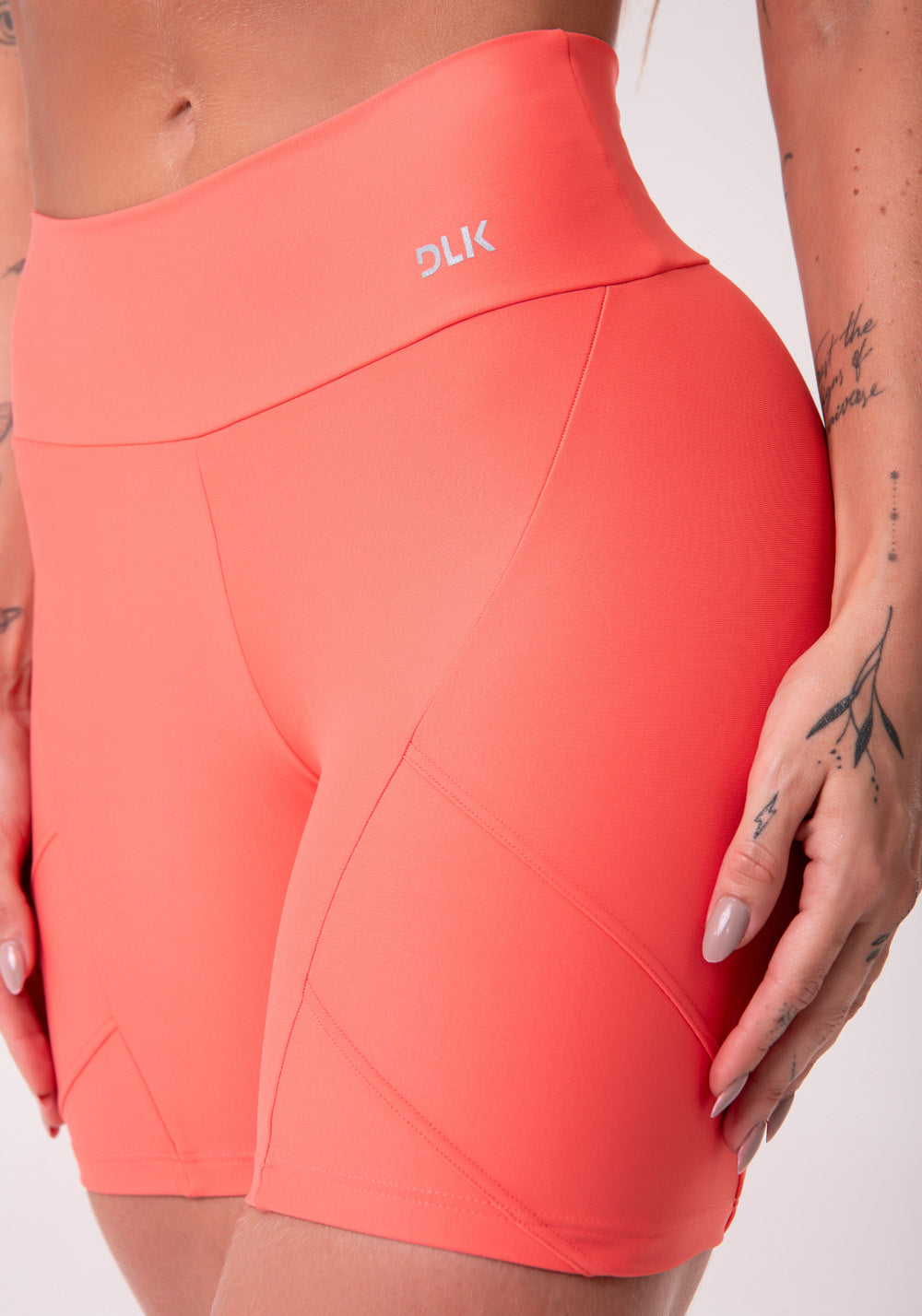 Short Coral Com Recorte Duplo Lateral Básico Dlk