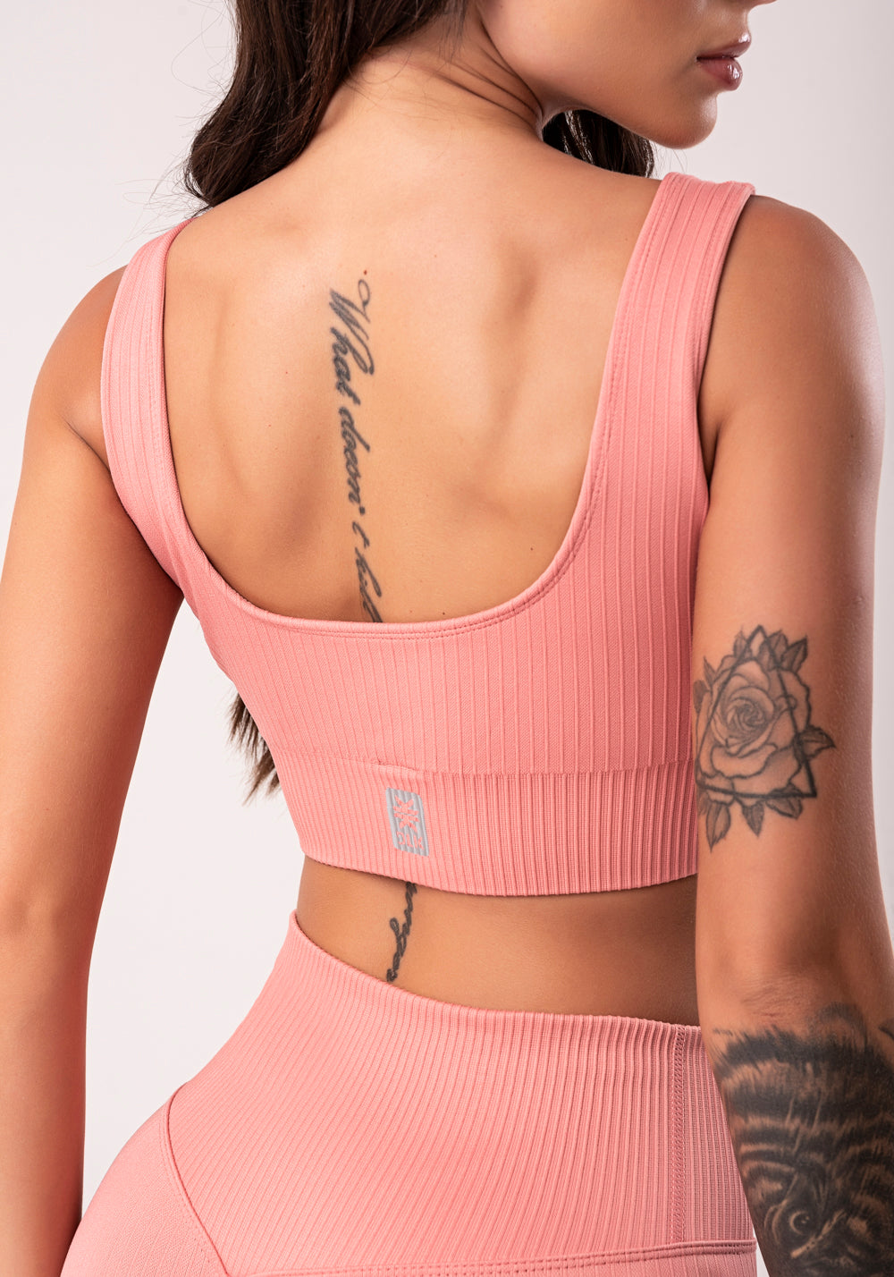 Top Fitness Feminino Rosé Com Bojo E Alças Largas Seamless Dlk