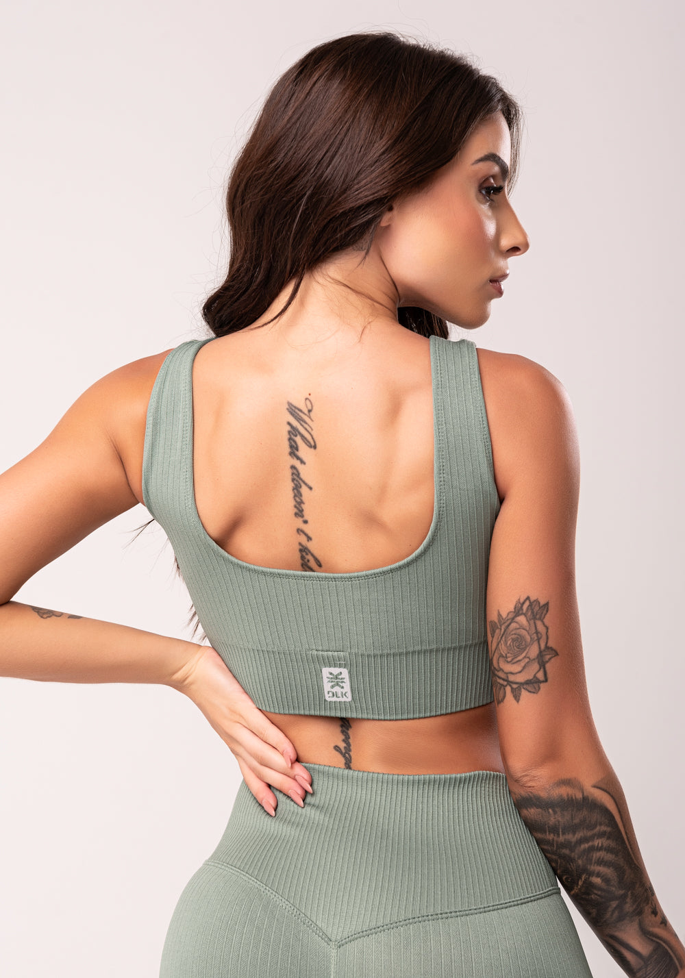 Top Fitness Feminino Verde Com Bojo E Alças Largas Seamless Dlk
