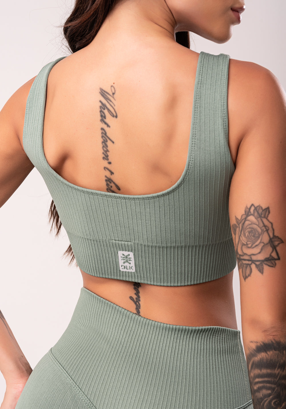 Top Fitness Feminino Verde Com Bojo E Alças Largas Seamless Dlk