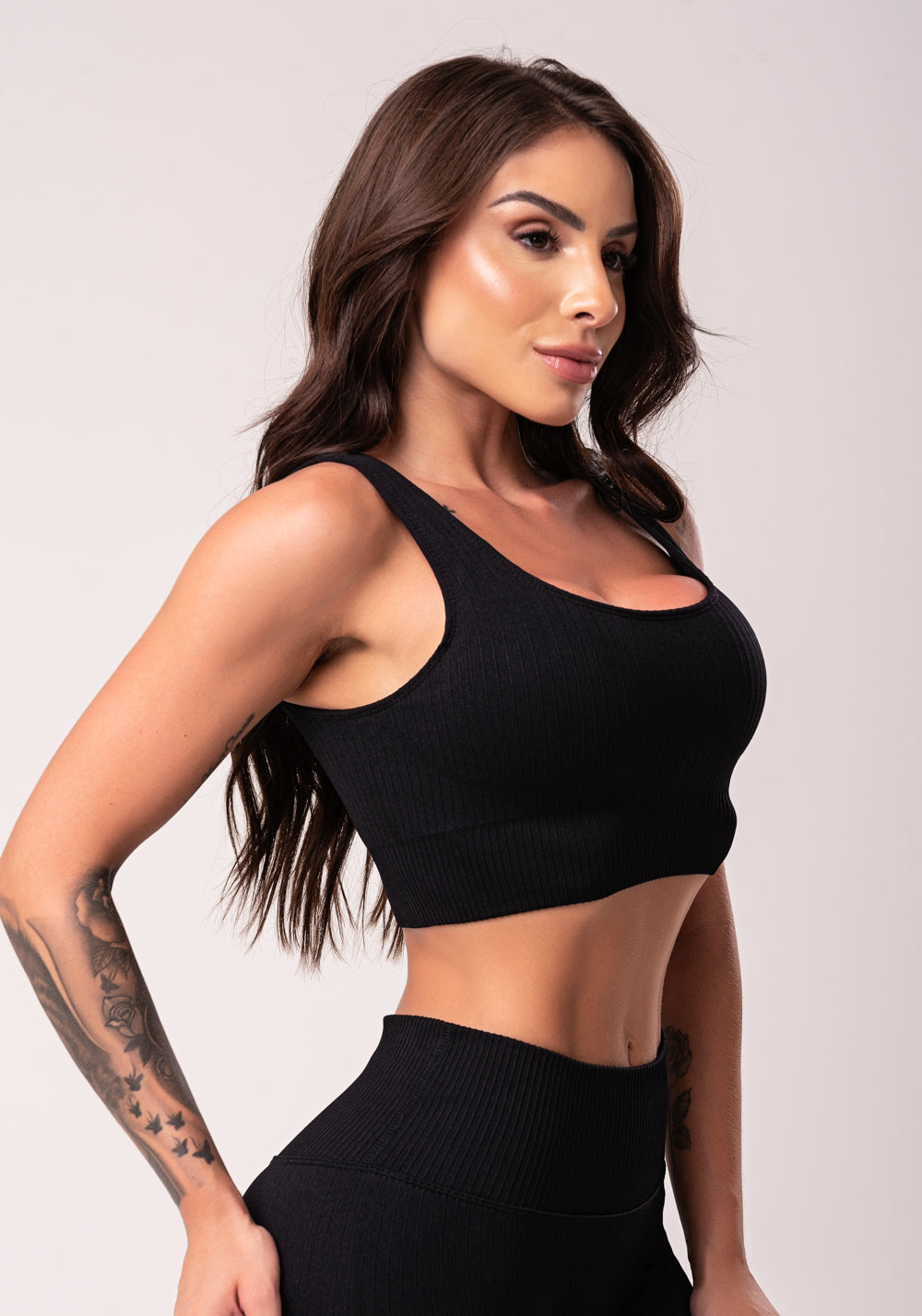 Top Fitness Feminino Preto Com Bojo E Alças Largas Seamless Dlk