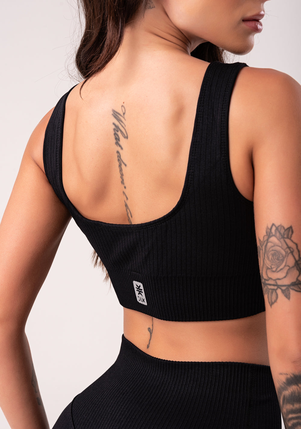 Top Fitness Feminino Preto Com Bojo E Alças Largas Seamless Dlk