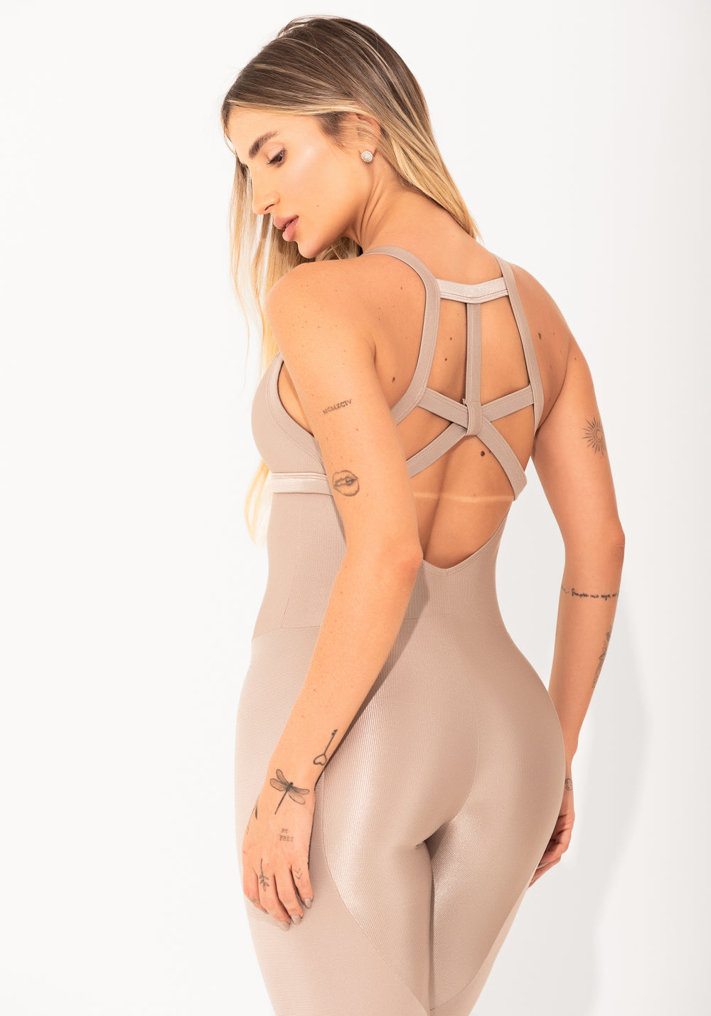 Macacão Fitness Feminino Nude Canelado com Recortes Elegance Dlk