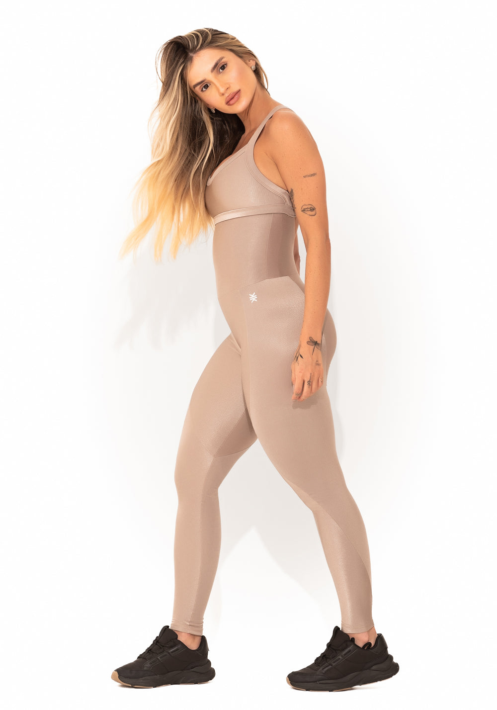 Macacão Fitness Feminino Nude Canelado com Recortes Elegance Dlk