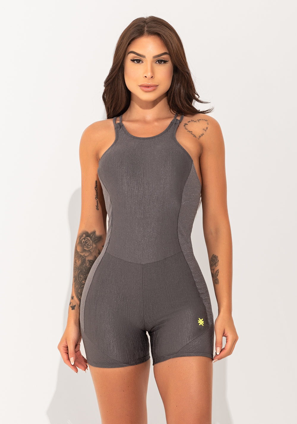 Macacão Curto Fitness Feminino Cinza Texturizado Com Alças Cruzadas Elegance Dlk
