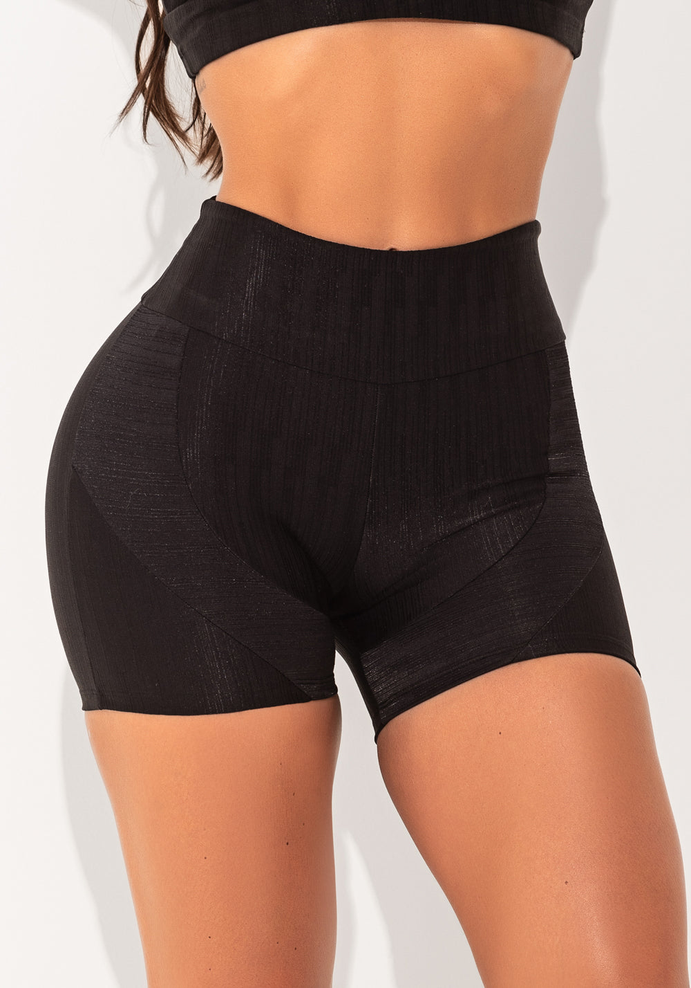 Short Fitness Feminino Preto Texturizado Com Recortes Elegance Dlk