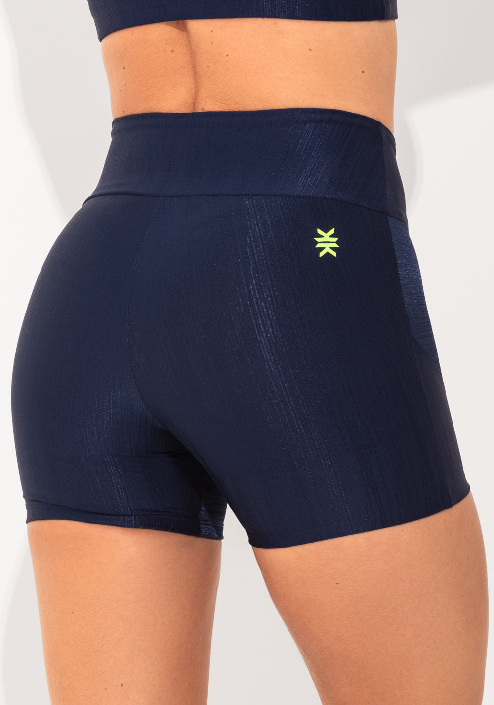 Short Fitness Feminino Marinho Texturizado com Recortes Elegance Dlk