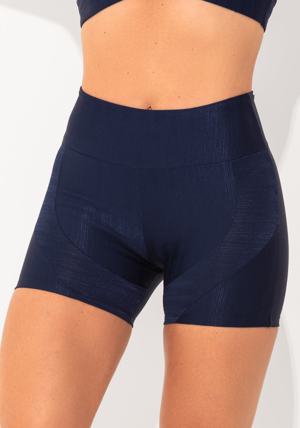 Short Fitness Feminino Marinho Texturizado com Recortes Elegance Dlk